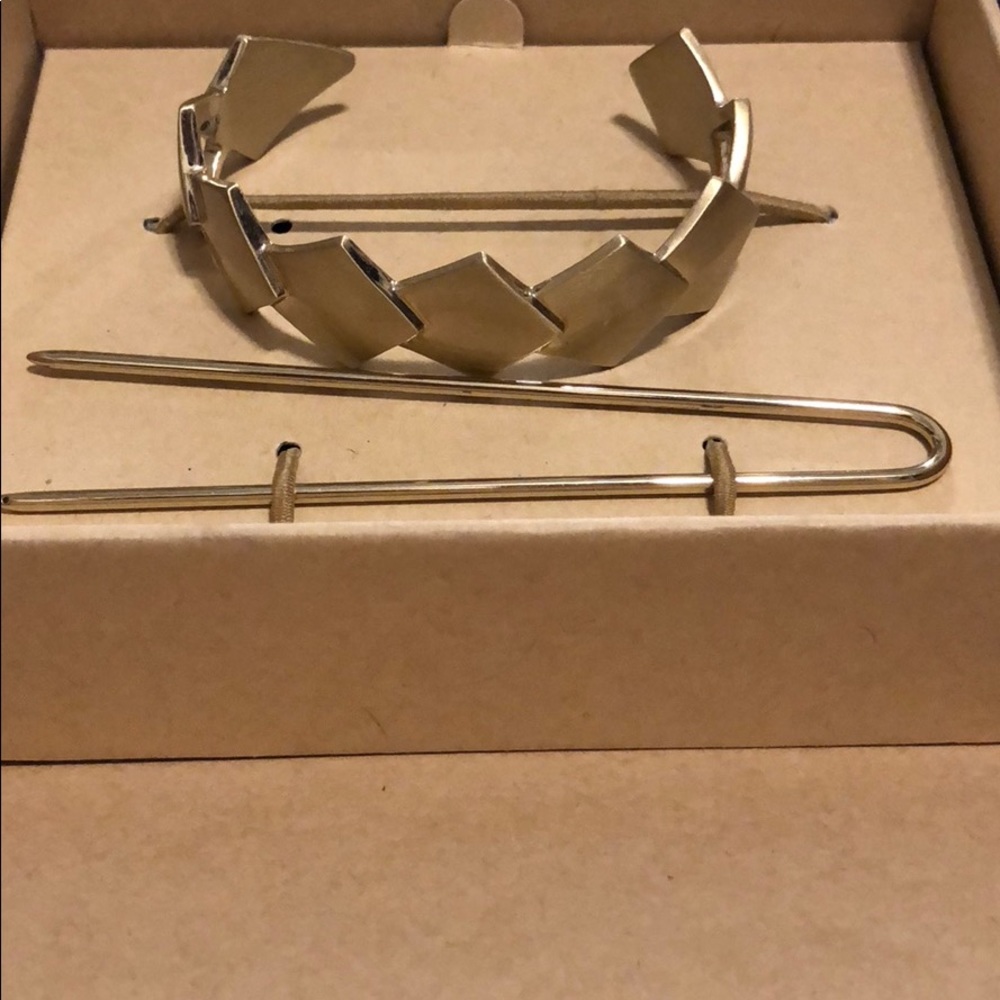 Jen Atkin x Chloe + Isabel gold bun cuff w/ box